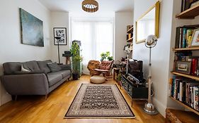 Unique Private Apartment W/ Easy Access To Central London